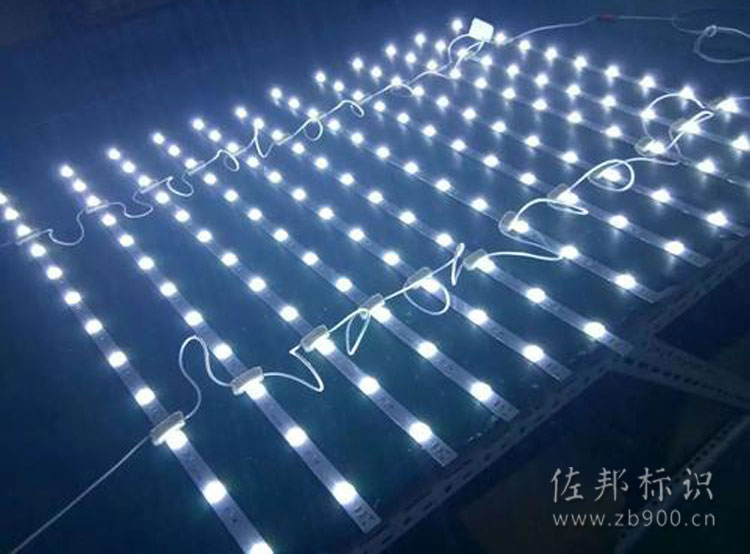 漫反射灯条亮灯效果 漫反射灯条亮灯效果